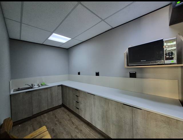 110M² OFFICE TO LET IN DUNKELD WEST